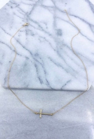 CROSS PENDANT NECKLACE IN GOLD